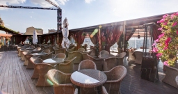 Летняя веранда на крыше  — интерьер зала