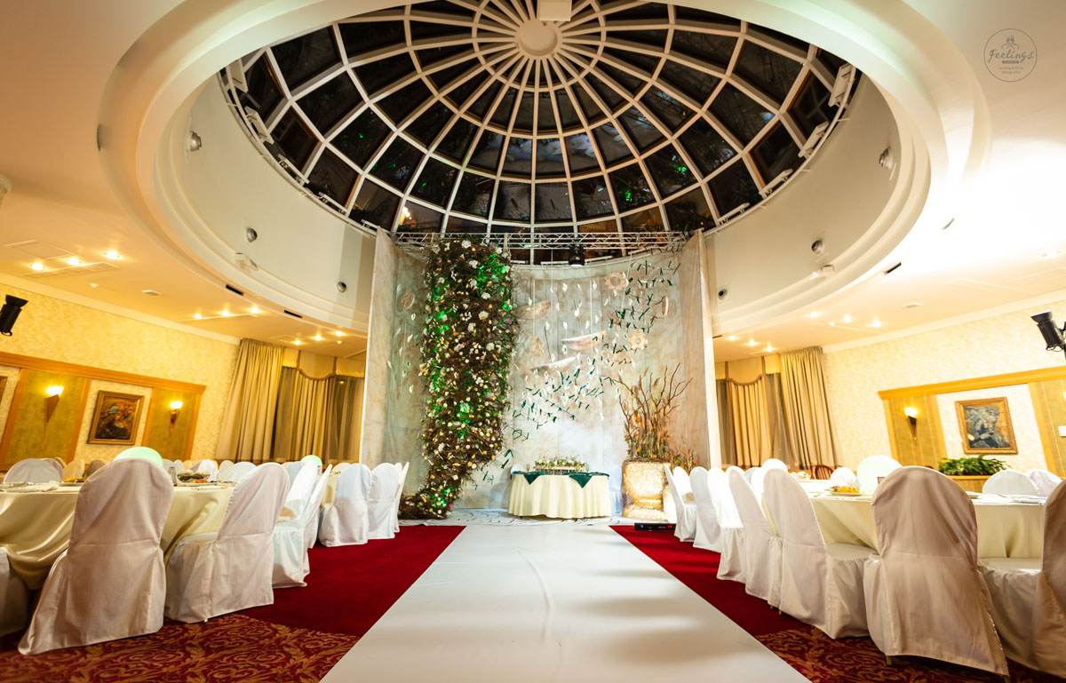 Основной зал — Ресторан La Ronde