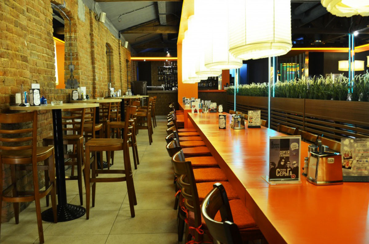 Основной зал — Пивной ресторан Три оленя