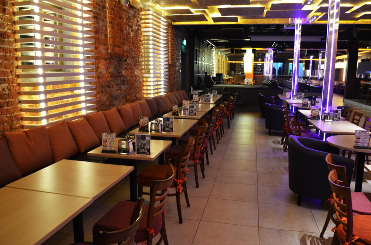 Основной зал — Пивной ресторан Три оленя