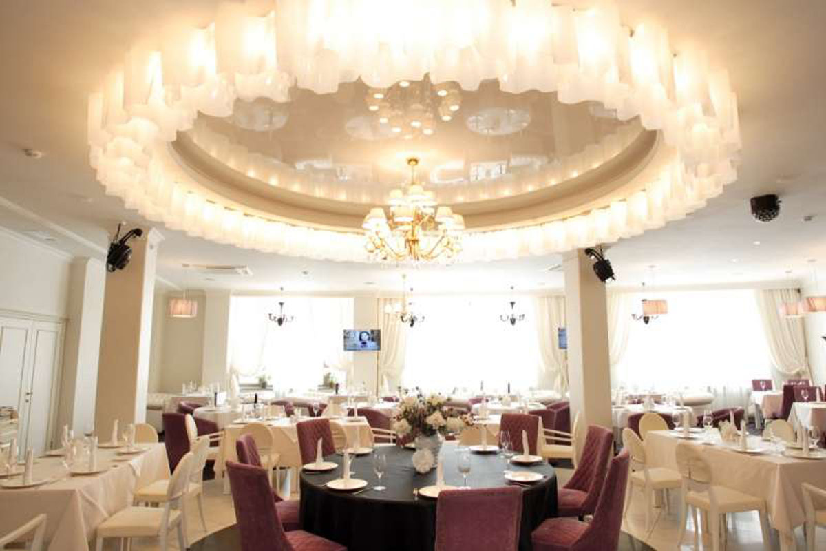 Основной зал — Ресторан Эсмеральда