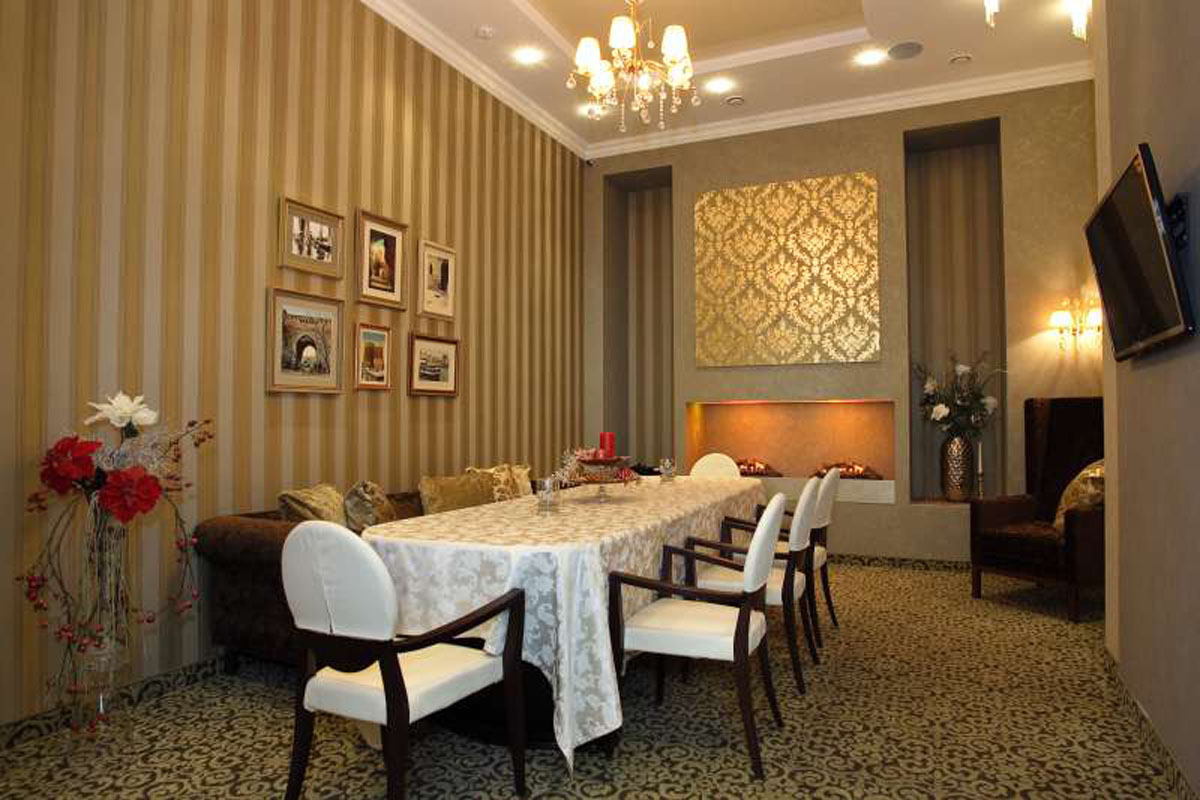 Каминный зал — Ресторан Эсмеральда