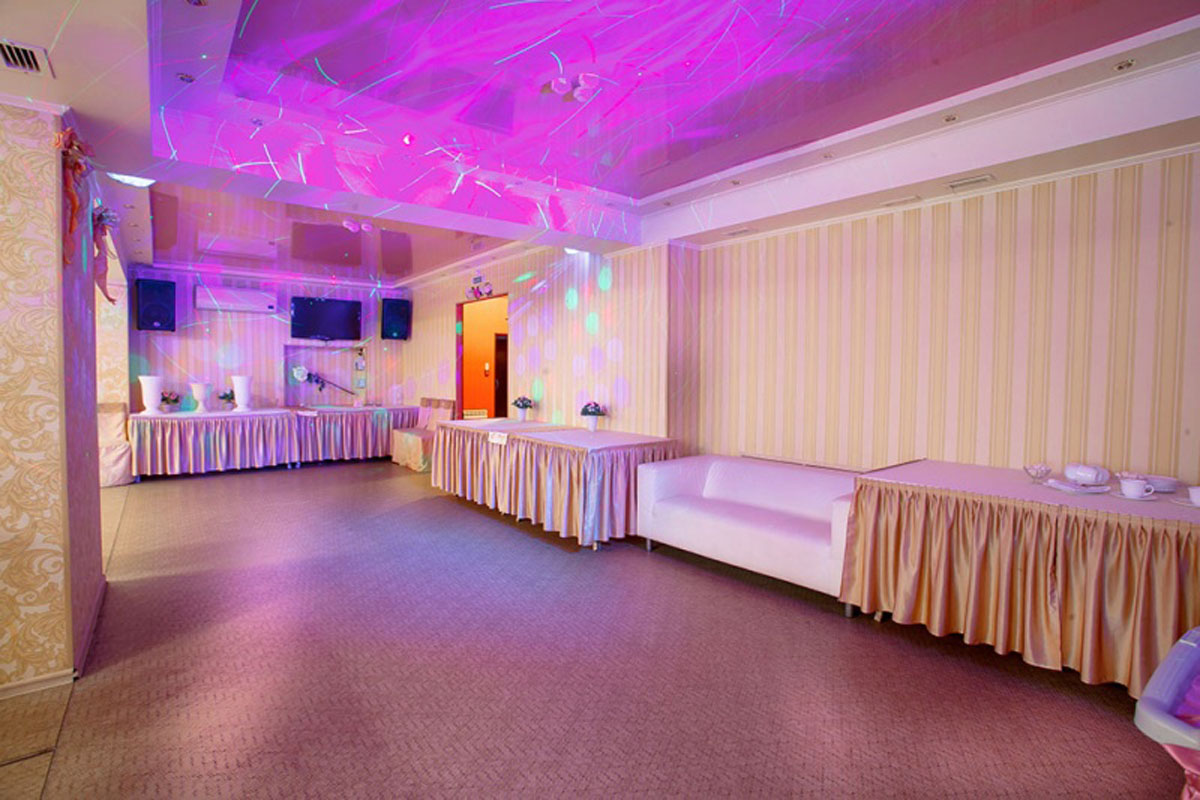 Основной зал — Белая роза