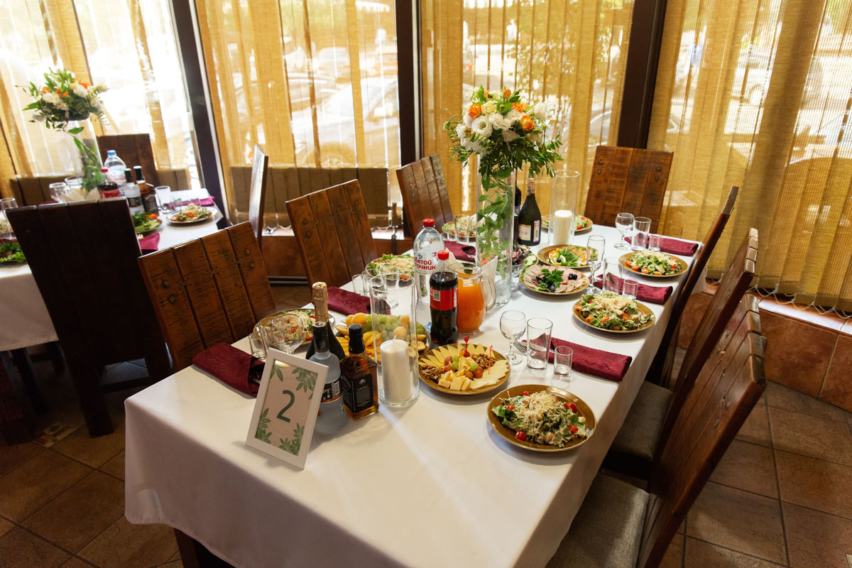 Внутренний зал — Две Хижины