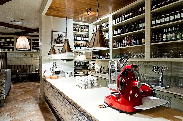 Trattoria Formaggi, Основной зал — фото
