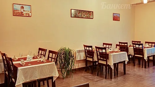 Малый зал — Фараон