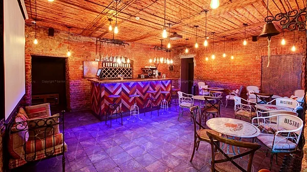 Sleepy Tom fusion-bar & boutique  hotel, Общий зал — фото