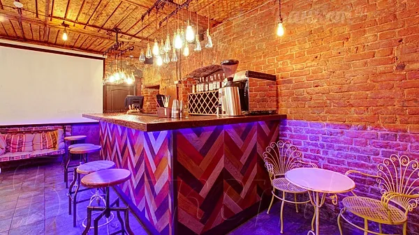 Sleepy Tom fusion-bar & boutique  hotel, Общий зал — фото