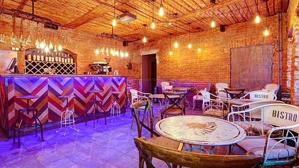 Sleepy Tom fusion-bar & boutique  hotel, Общий зал — фото