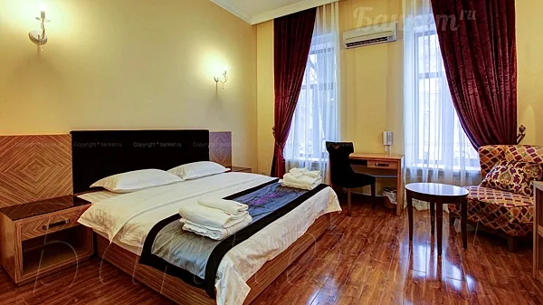Sleepy Tom fusion-bar & boutique  hotel, Общий зал — фото