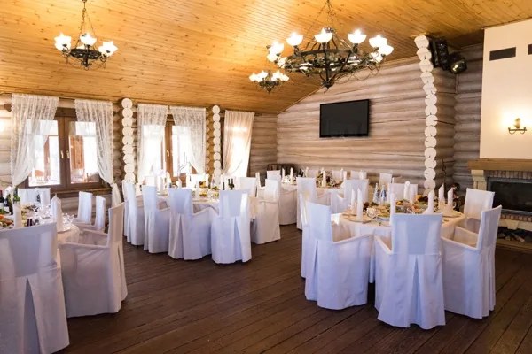 Ресторан У Озера — интерьер зала