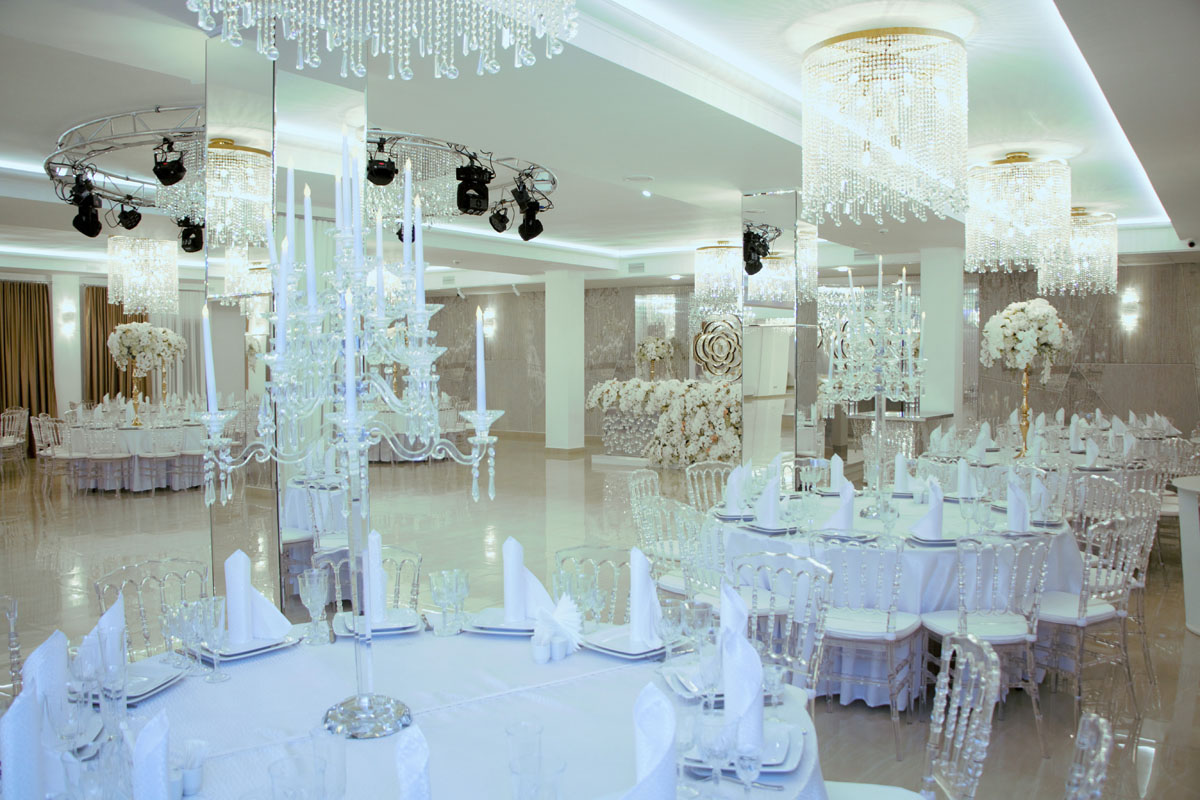 Большой зал — Кардинал Холл