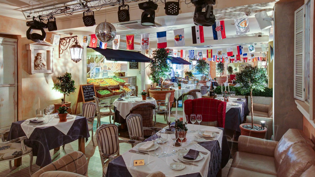 Основной зал — Ресторан La Taverna