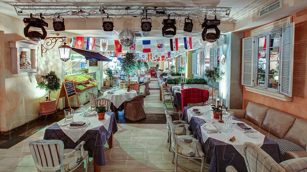 Основной зал — банкетный зал Ресторан La Taverna, фото
