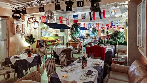 Основной зал — Ресторан La Taverna