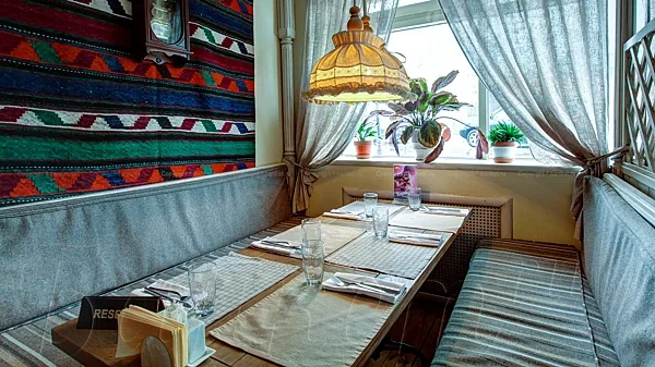 Ресторан домашней грузинской кухни Кувшин, Основной зал — фото