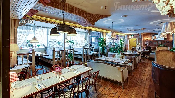 Ресторан домашней грузинской кухни Кувшин, Основной зал — фото