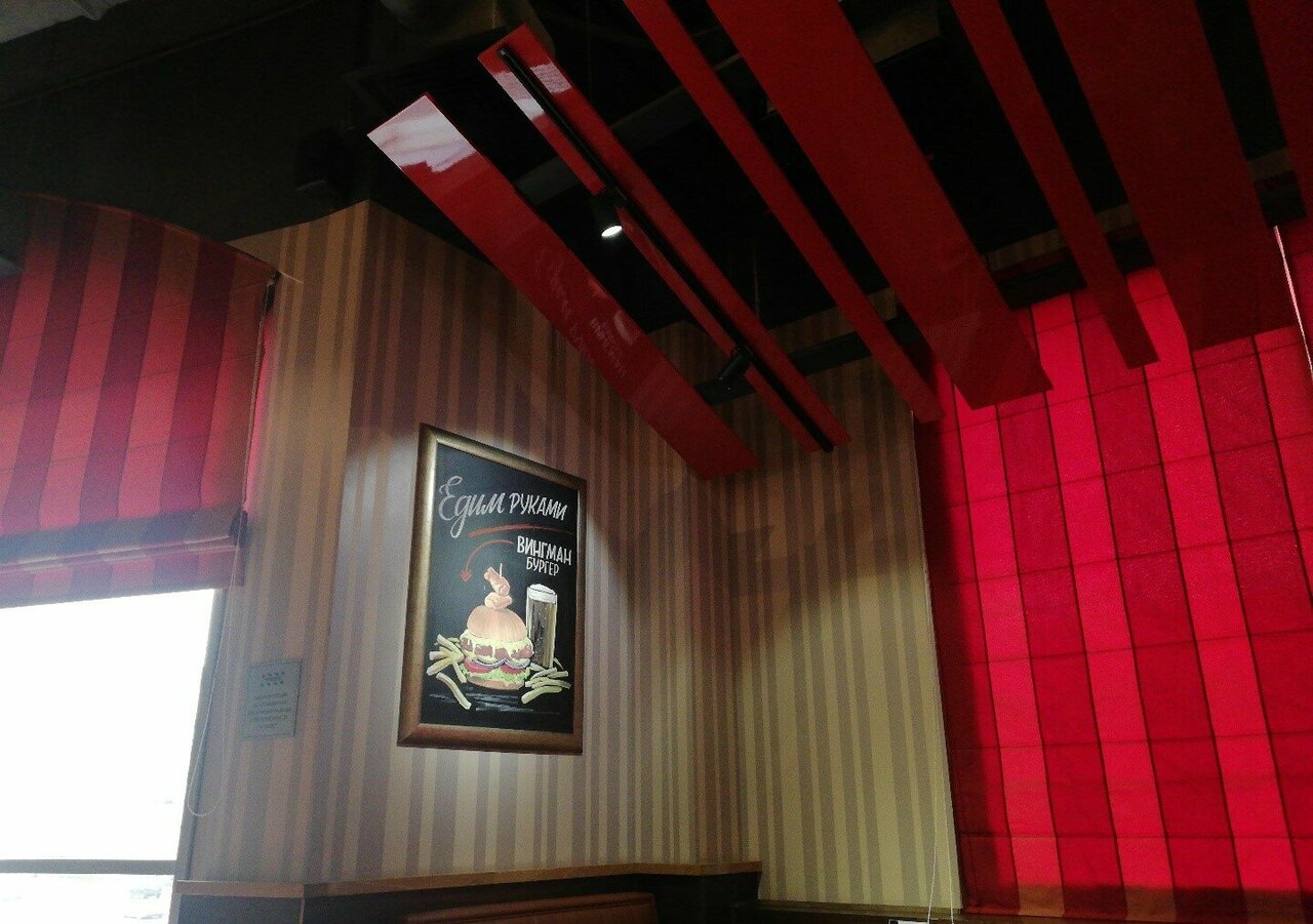 Зал — TGI Fridays