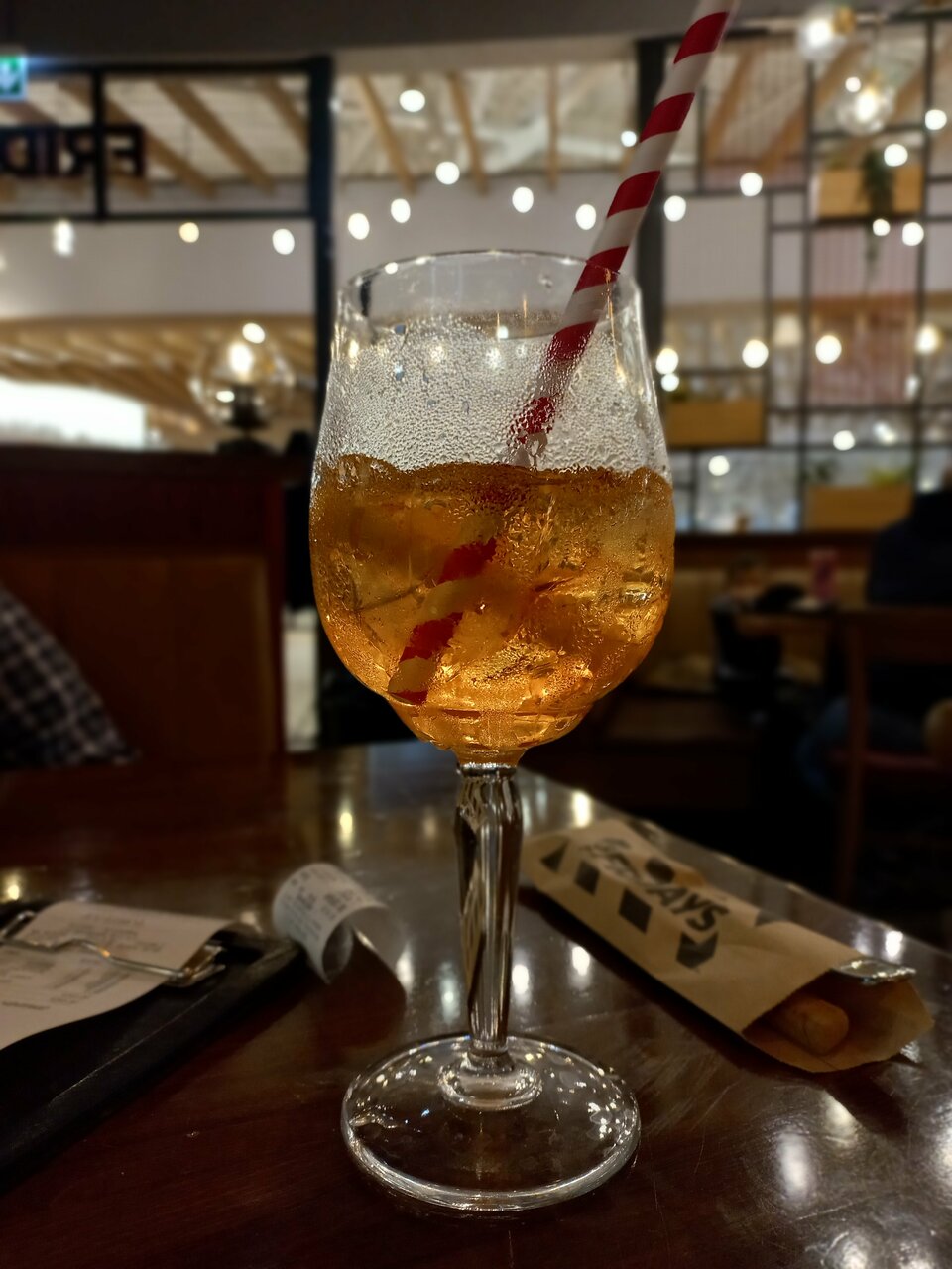 Зал — TGI Fridays
