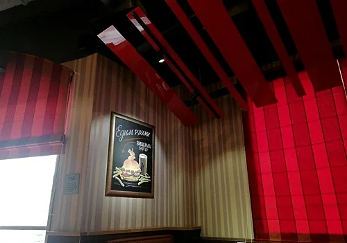 Зал — TGI Fridays