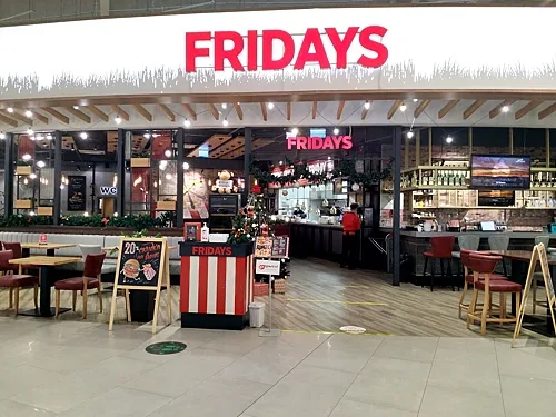 Зал — TGI Fridays