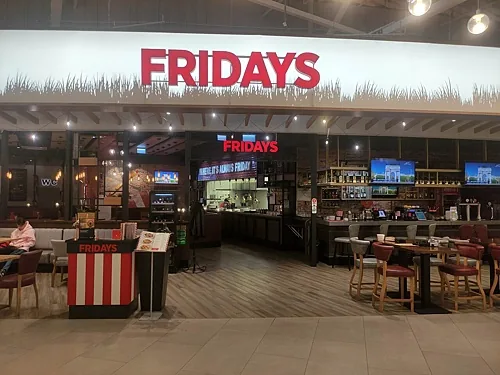 Зал — TGI Fridays