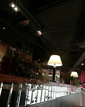 Зал — TGI Fridays