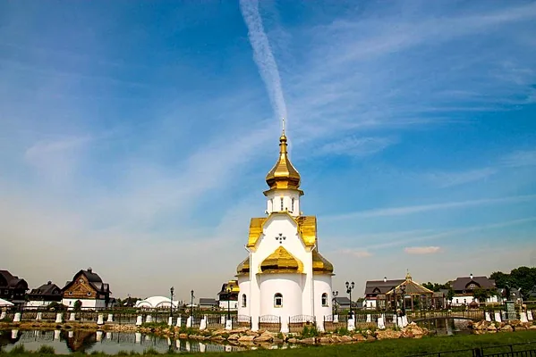 Шатер Русская сказка в парке развлечений Русь, Территория — фото