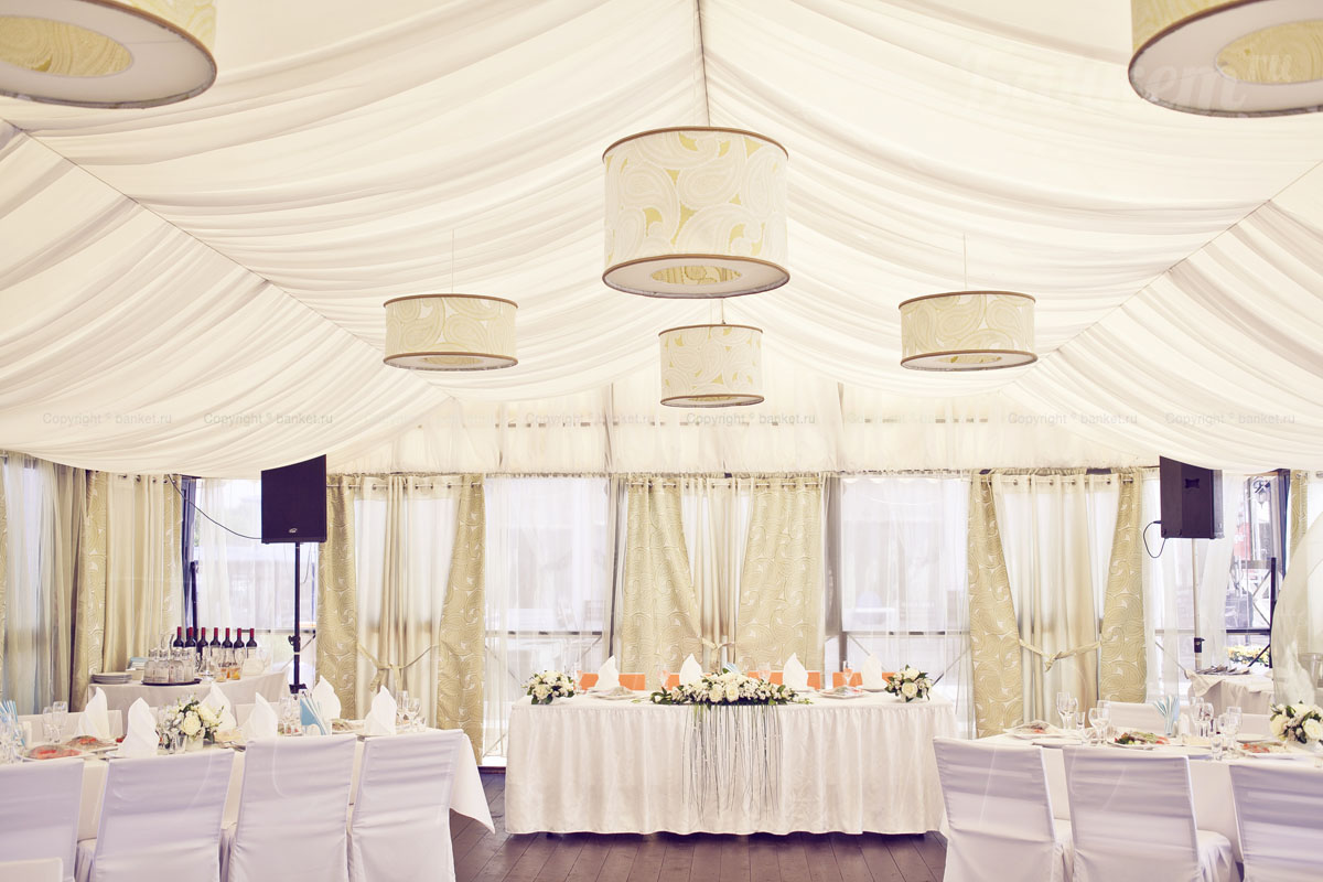 Шатер на кругу — Ресторан Паруса