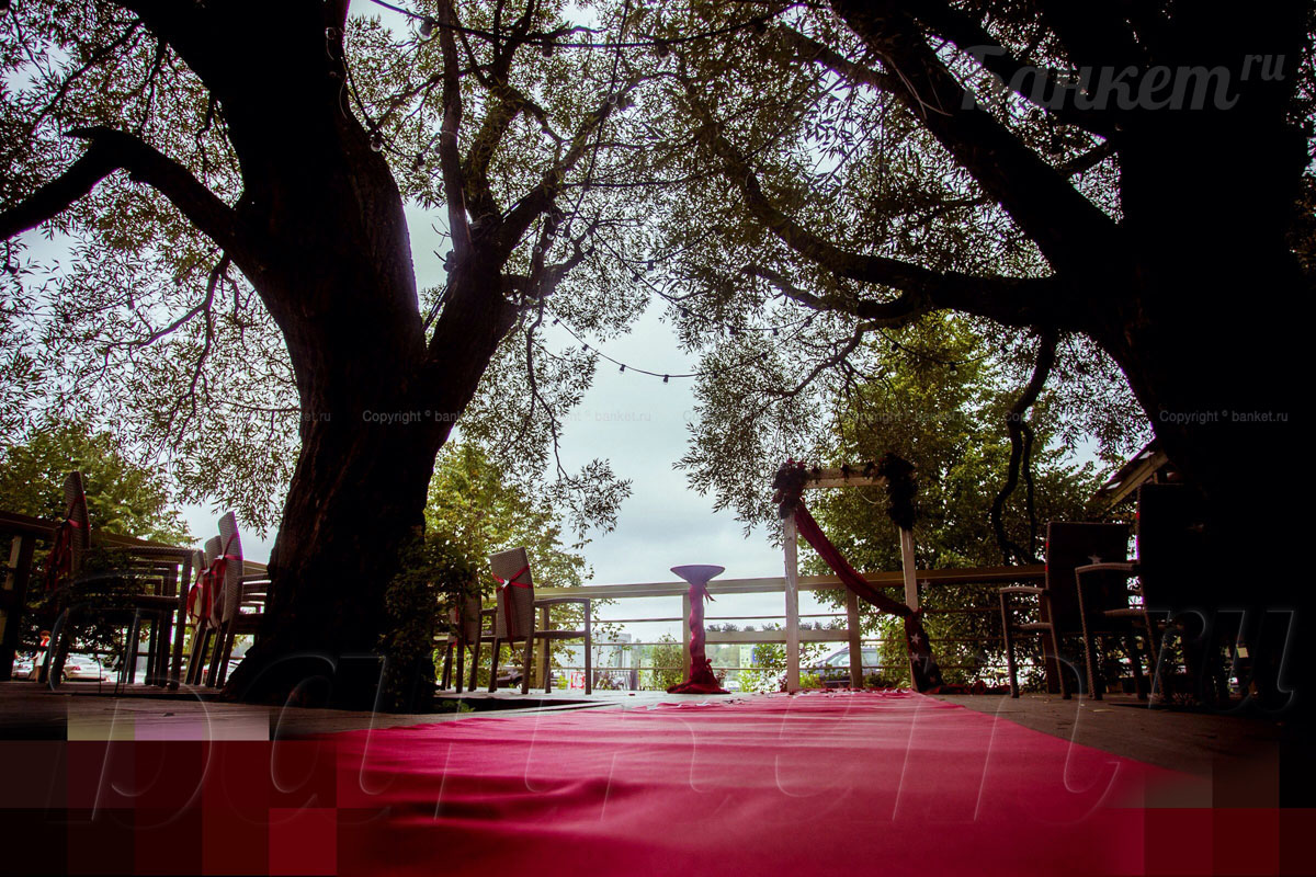 Шатер на кругу — Ресторан Паруса