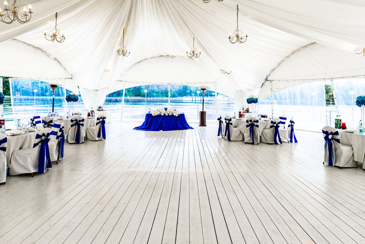 Понтон на воде — Поместье-парк