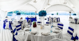 Понтон на воде Понтон на воде — интерьер зала