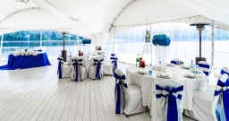 Понтон на воде — подробнее о зале