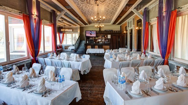 Пирс с шатром — подробнее о зале