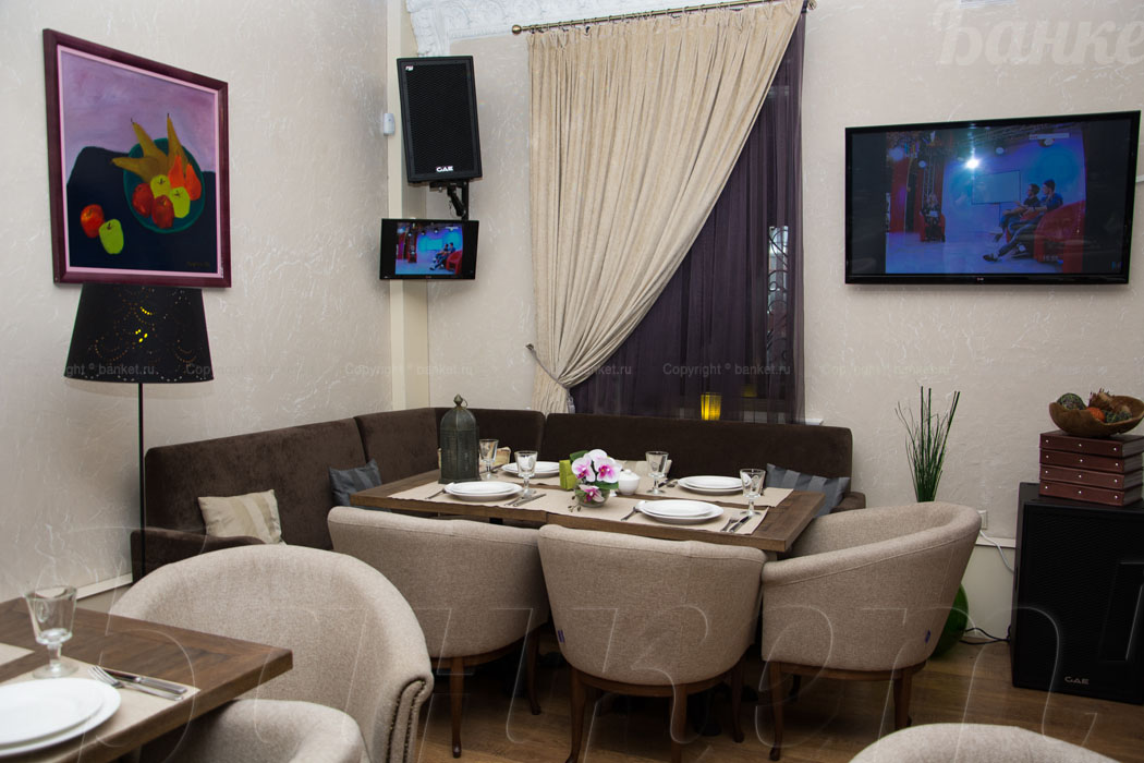 Основной зал — Moni кафе / Мони