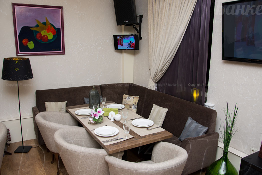 Основной зал — Moni кафе / Мони