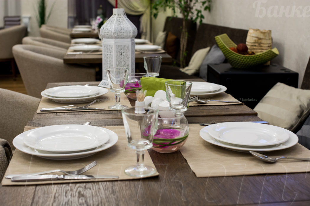 Основной зал — Moni кафе / Мони