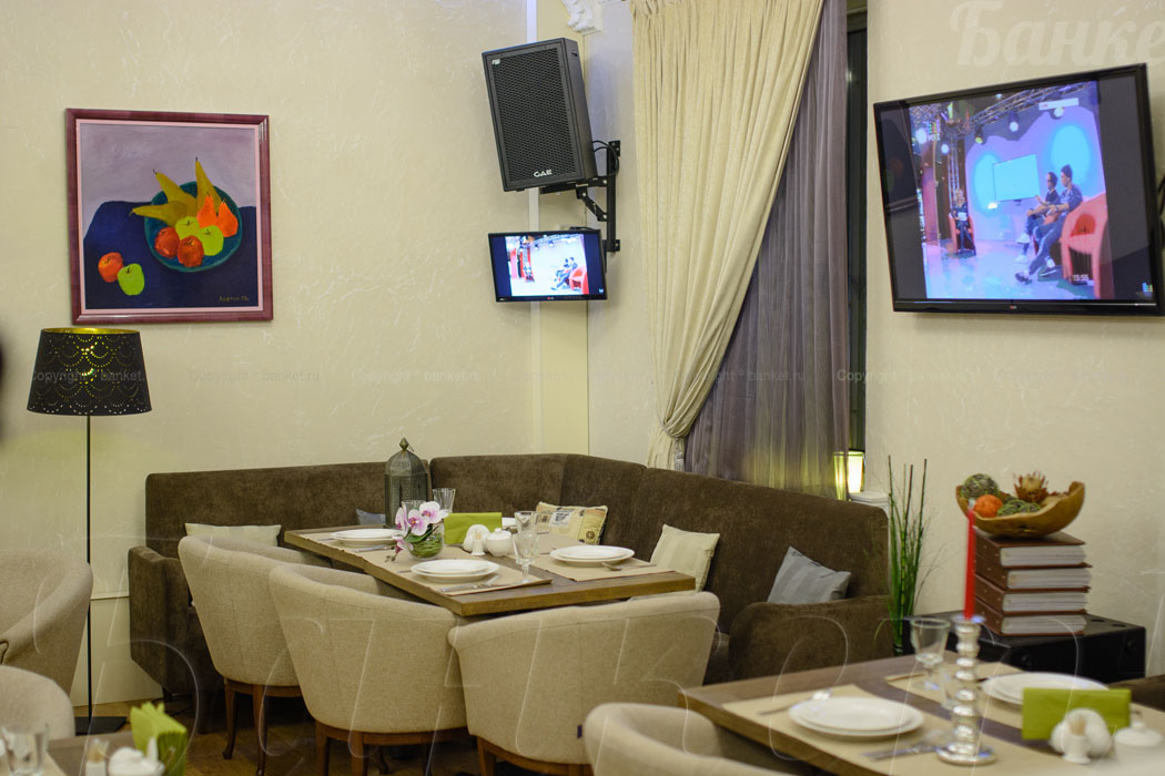 Основной зал — Moni кафе / Мони