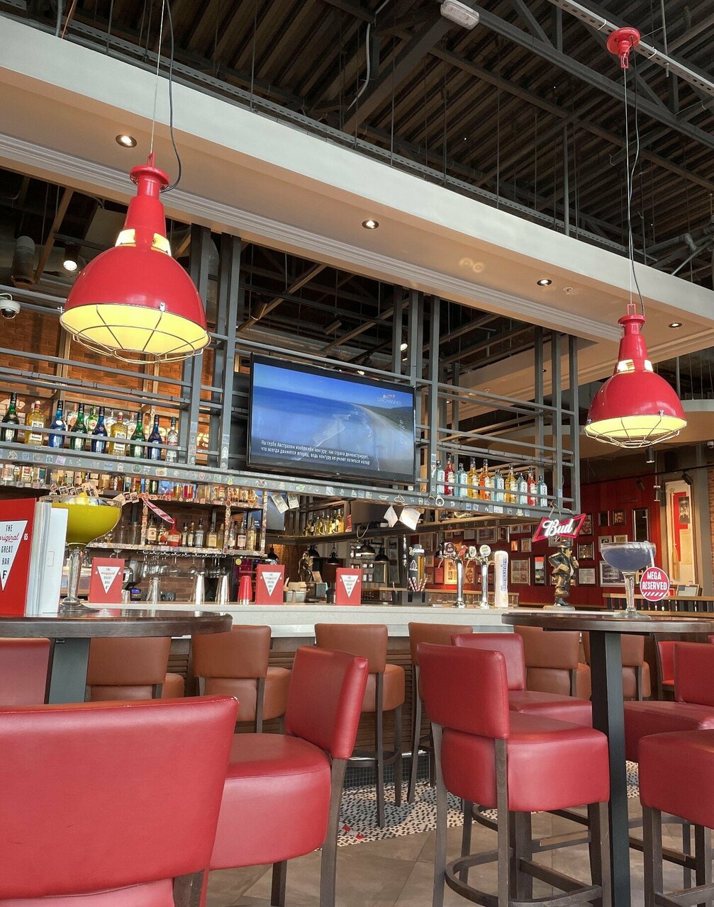 Зал — TGI Fridays