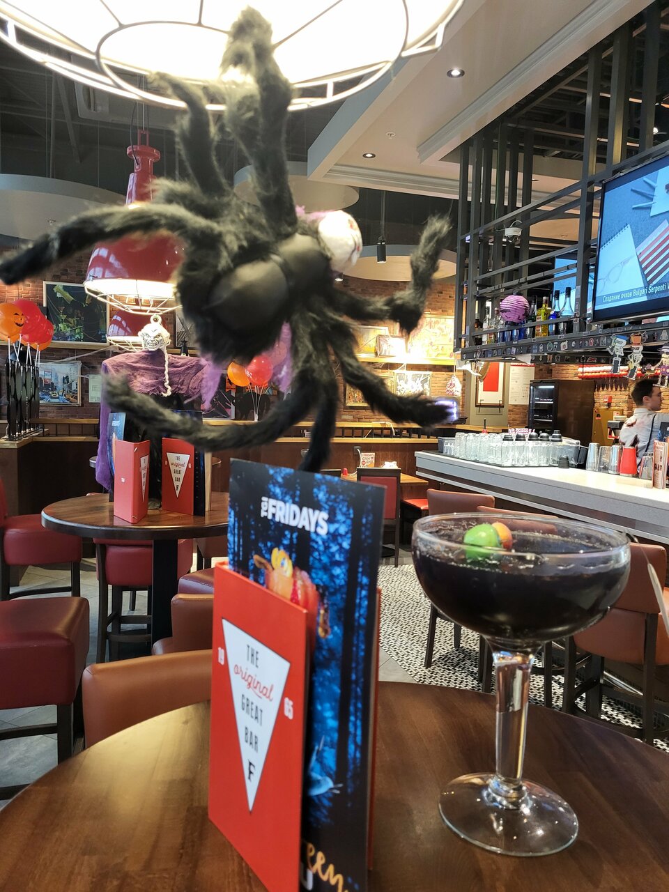 Зал — TGI Fridays