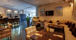 Верхний зал  — интерьер зала