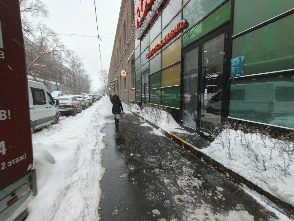 Зал — Сакина Халял