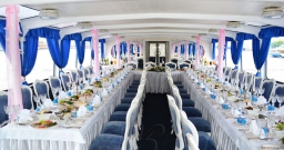 Плавучий ресторан Моя Мечта — интерьер зала