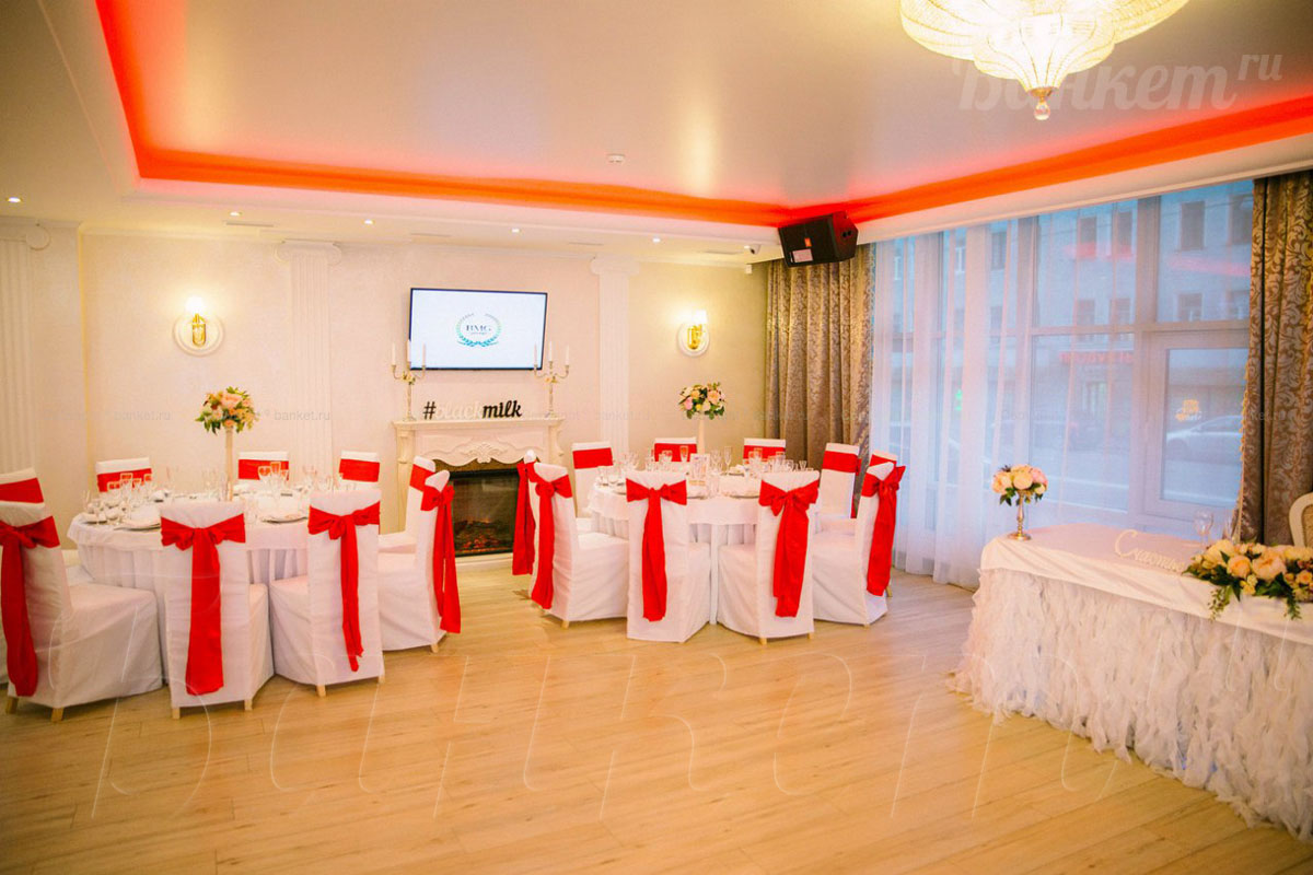 Основной зал — Блэк Милк