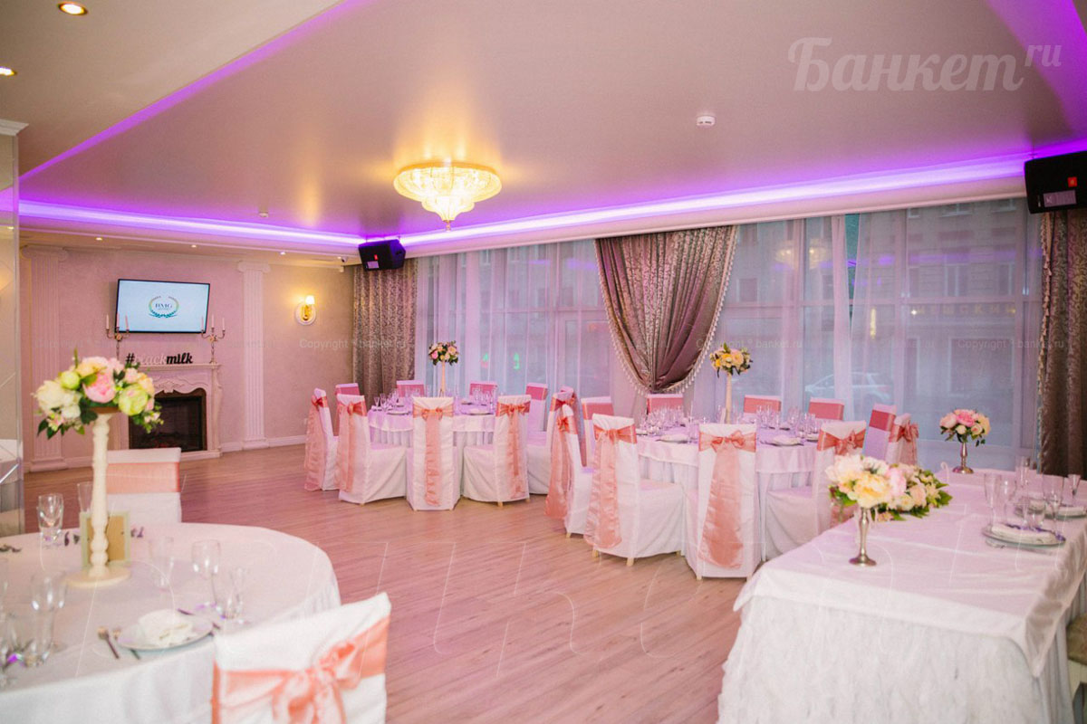 Основной зал — Блэк Милк