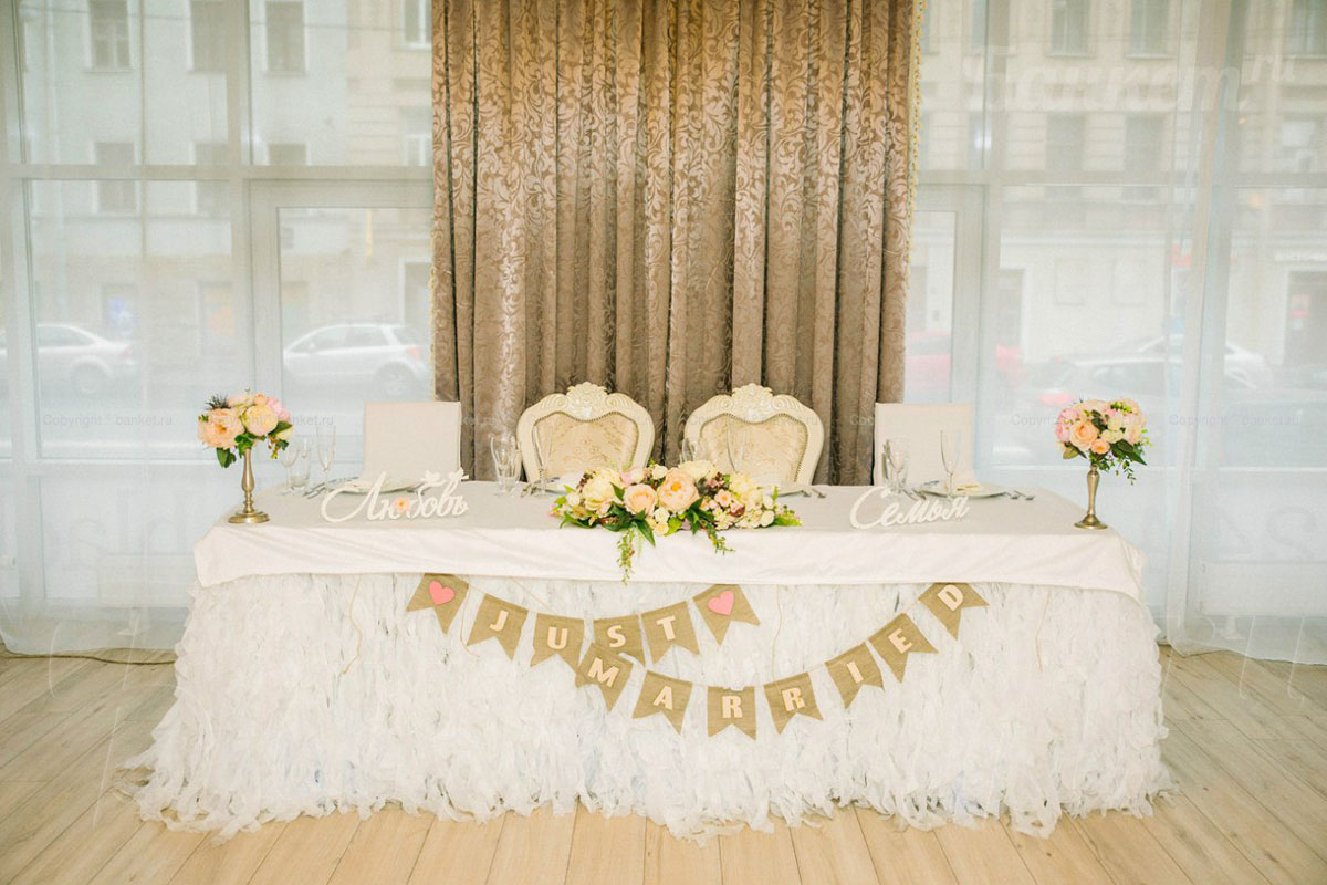 Основной зал — Блэк Милк