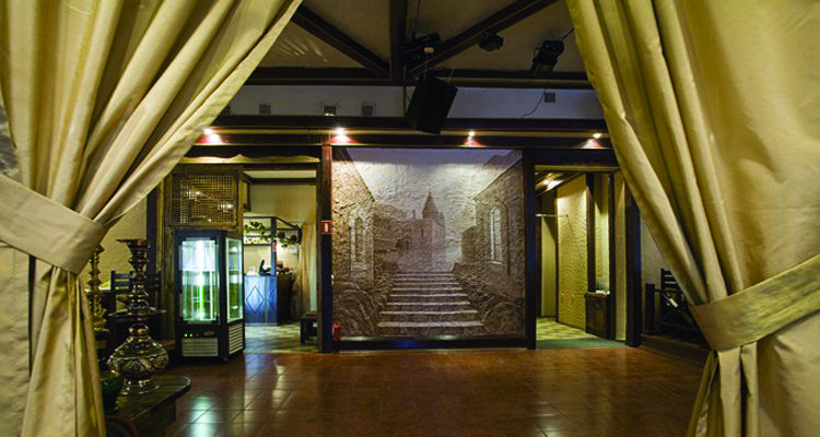 Веранда — Клуб Ресторан "Семейный Очаг"