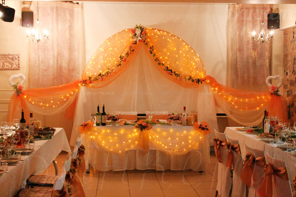 Основной зал —  Кафе La Familia