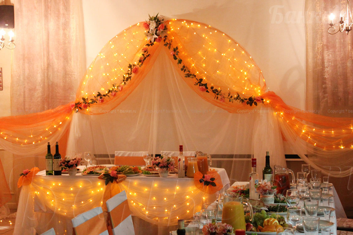 Основной зал —  Кафе La Familia