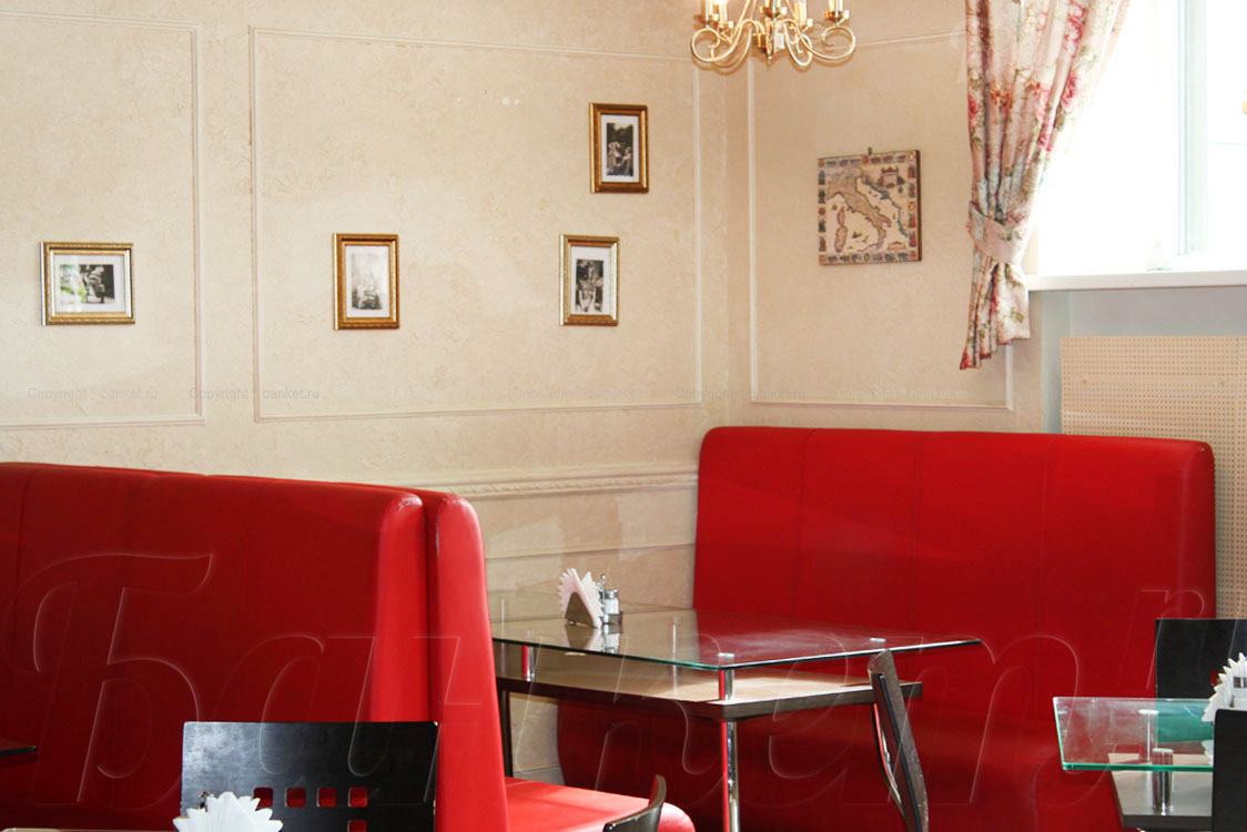 Основной зал —  Кафе La Familia